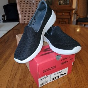 Sketchers Go Walk Joy Sneakers